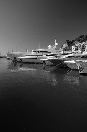 Yachts dans le port de Nice